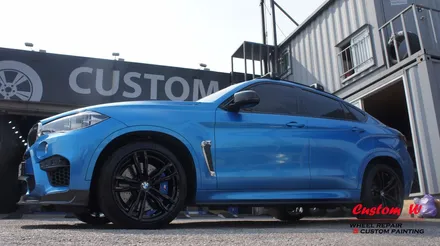 커스텀W를 찾아온 헤비급이지만 M! BMW X6M 차량의 블랙유광 휠도색. / 용인 처인구