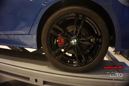 BMW 320d 441m휠 블랙유광 휠도색, 방청효과와 드레스업을 위한 레드 캘리퍼도색. / 용인 처인구
