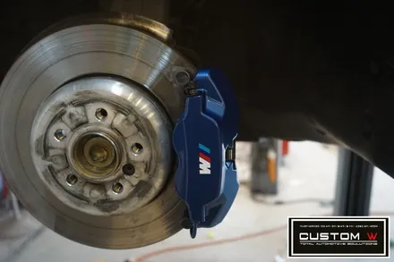 BMW G바디 7시리즈 블랙유광 휠도색, M퍼포먼스 블루 캘리퍼도색. / 용인 처인구