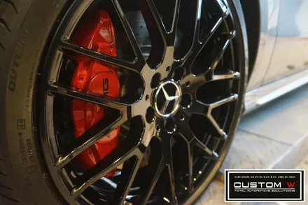 벤츠 A45AMG 블랙유광 휠도색 + 레드 캘리퍼도색. / 용인 처인구