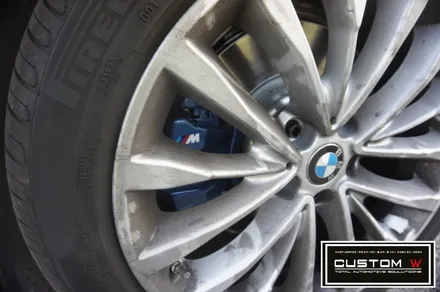 BMW G30 5시리즈 M퍼포먼스 블루 캘리퍼도색. / 용인 처인구
