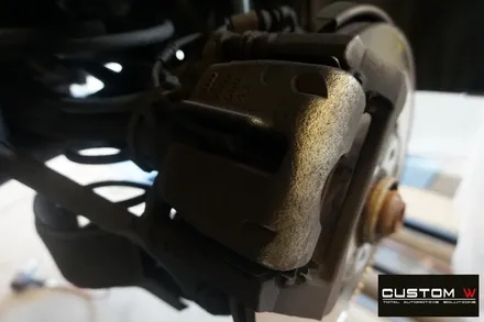 아우디 A6 55TDI 휠 상처 수리 후, 블랙 유광 휠도색, 캘리퍼 도색. / 용인 처인구