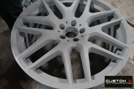 벤츠 GLE63AMG 잘 못된 휠수리 도색 이력이 있는 휠 박리 후 투톤 휠도색  재작업 ,  애시드 그린 (형광) 캘리퍼도색. / 용인 처인구