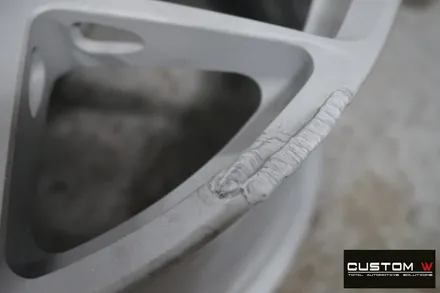 BMW M4 잘 못된 휠 수리 도색이력이 있는 BBS FI-R 단조휠 약품 박리 후, 페라리 골드 컬러 휠도색 재작업. / 용인 처인구