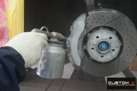 매일 같이 입고 되는  벤츠 GT43 AMG 4 도어 골드 캘리퍼 도색, 하이그로시 블랙 검정 유광 휠도색. / 용인 처인구