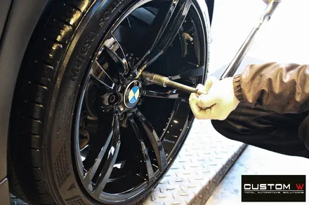여기저기 다친 BMW 320d 437M 휠 수리 후 블랙유광 휠도색 / 용인 처인구