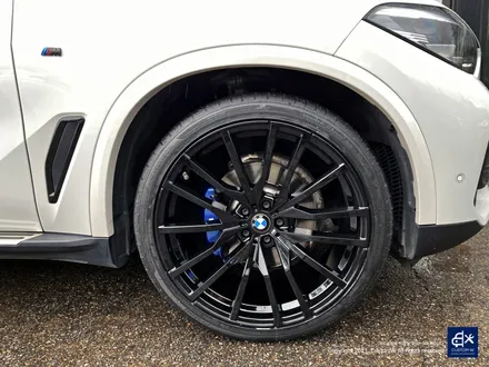 BMW G05 X5 30d 휠수리 불량 기존 페인트 도막 제거 (약품박리) 후 블랙유광 휠도색 + 블루 캘리퍼 도색 / 용인 처인구