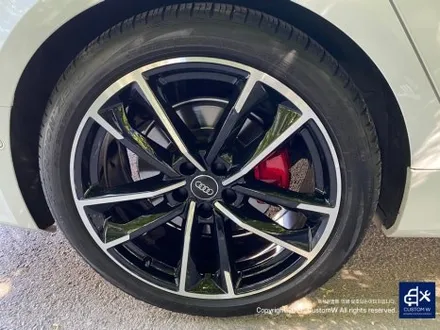 아우디 A7 50TDI 20인치 휠 상처 수리 후, 다이아몬드 커팅 가공을 이용한 블랙 폴리시 휠 커스텀 도색 작업 그리고 레드 캘리퍼 도색 작업까지_! / 용인 처인구