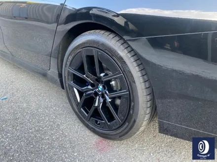 BMW 휠.. 왜 이렇게 만들까... 휠에 장착된 플라스틱 커버는 무슨 의미가 있나? 경량화? 디자인? 신형 740D 신0차 출고 작업 휠 커버 + 휠 블랙 도색 + 캘리퍼  도색 / 용인 처인구