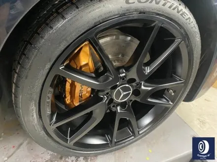 벤츠 W213 E43 AMG 휠 상처 수리 후 사틴 블랙 (무광 검정 / 매트 블랙) 휠 복원 도색 + 카본 세라믹 골드 캘리퍼 도색 / 용인 처인구