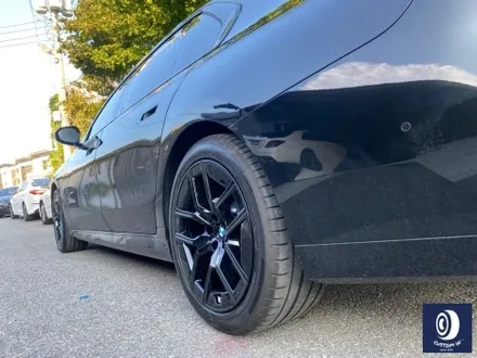 BMW 휠.. 왜 이렇게 만들까... 휠에 장착된 플라스틱 커버는 무슨 의미가 있나? 경량화? 디자인? 신형 740D 신0차 출고 작업 휠 커버 + 휠 블랙 도색 + 캘리퍼  도색 / 용인 처인구