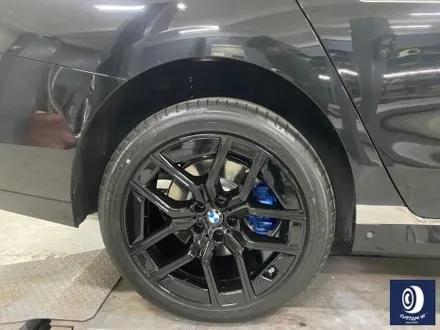 신차 출고 후, 곧바로 방문 주셨어요~! BMW 신형 7시리즈 G70 740D 907M 20인치 휠  블랙 유광 휠도색 (커버 20개 포함) 그리고  블루 캘리퍼 도색까지_! / 용인 처인구