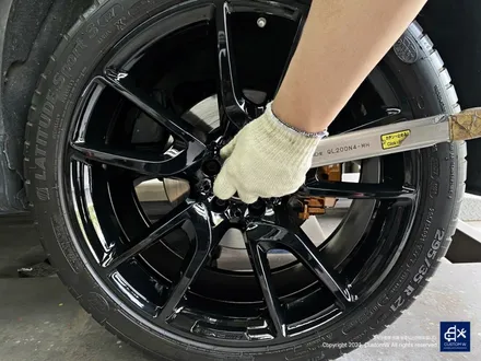 벤츠 GLC43 AMG 휠수리 후 블랙유광 휠도색 + 카본 세라믹 골드 캘리퍼 도색 / 용인 처인구