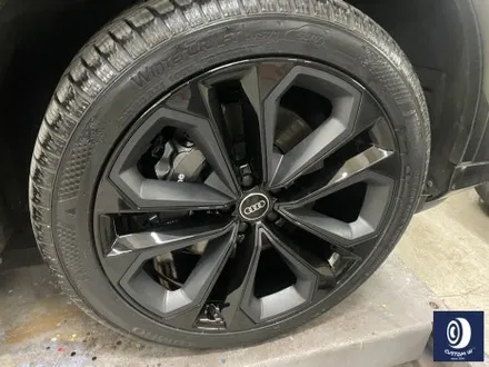 아우디 Q7 55TFSI 플라스틱 커버가 장착된 21인치 휠 블랙 유광 휠도색 + 부식 제거 후, 건메탈 그레이 캘리퍼 도색 / 용인 처인구