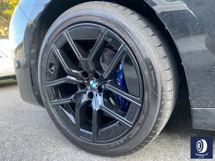 BMW 휠.. 왜 이렇게 만들까... 휠에 장착된 플라스틱 커버는 무슨 의미가 있나? 경량화? 디자인? 신형 740D 신0차 출고 작업 휠 커버 + 휠 블랙 도색 + 캘리퍼  도색 / 용인 처인구