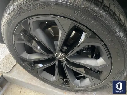 아우디 Q7 55TFSI 플라스틱 커버가 장착된 21인치 휠 블랙 유광 휠도색 + 부식 제거 후, 건메탈 그레이 캘리퍼 도색 / 용인 처인구