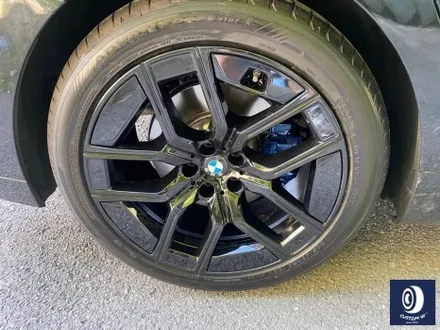 BMW 휠.. 왜 이렇게 만들까... 휠에 장착된 플라스틱 커버는 무슨 의미가 있나? 경량화? 디자인? 신형 740D 신0차 출고 작업 휠 커버 + 휠 블랙 도색 + 캘리퍼  도색 / 용인 처인구