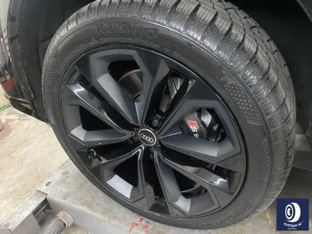 아우디 Q7 55TFSI 플라스틱 커버가 장착된 21인치 휠 블랙 유광 휠도색 + 부식 제거 후, 건메탈 그레이 캘리퍼 도색 / 용인 처인구