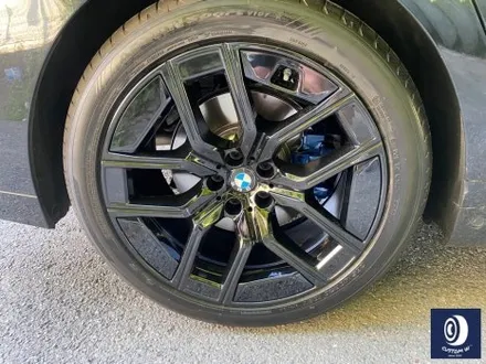 BMW 휠.. 왜 이렇게 만들까... 휠에 장착된 플라스틱 커버는 무슨 의미가 있나? 경량화? 디자인? 신형 740D 신0차 출고 작업 휠 커버 + 휠 블랙 도색 + 캘리퍼  도색 / 용인 처인구