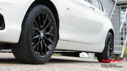 여성이 타기에도 딱 좋은 BMW 118D차량의 블랙유광 휠도색. / 용인 처인구