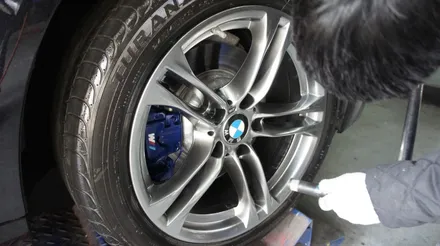 F10 BMW5시리즈의 마지막 버전 에어로 다이나믹 프로 고스트크롬 휠도색과 블루 캘리퍼도색. / 용인 처인구