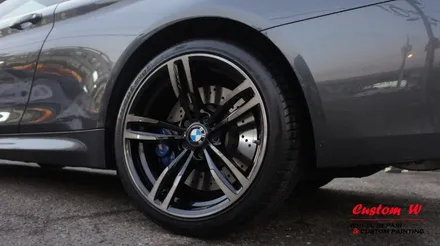 일반적인 다이아몬드컷팅 휠의 마감과는 조금 다른 BMW M4의 19인치 다이아몬드컷팅 휠수리. / 용인 처인구