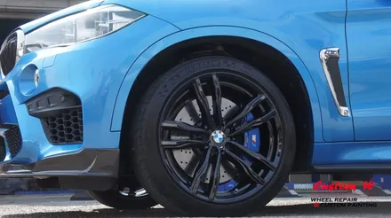 커스텀W를 찾아온 헤비급이지만 M! BMW X6M 차량의 블랙유광 휠도색. / 용인 처인구