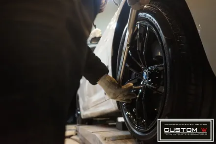 휠수리 후 블랙유광 휠도색으로 BMW G30 530I를 더욱 스포티하게 만들다. / 용인 처인구