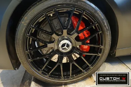 벤츠 W205 C63 AMG 휠 블랙유광 휠도색, 레드 AMG 캘리퍼도색. / 용인 처인구