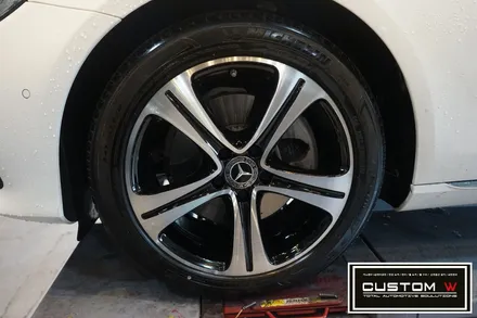 W213 벤츠 E클래스 밋밋한 실버 휠을 다이아몬드컷팅 휠수리를 이용해서 블랙폴리쉬 휠로 만들었습니다. / 용인 처인구