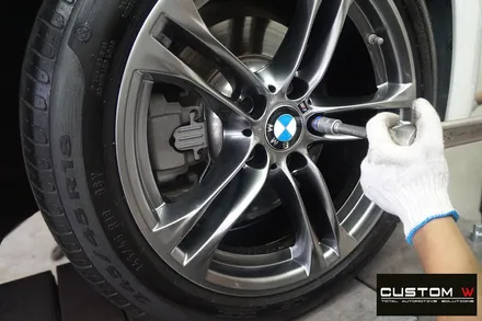 BMW F10 520D M 에어로 다이나믹 프로 휠 상처 수리 후, 고스트 크롬 휠도색 그리고 블루 캘리퍼 도색. / 용인 처인구