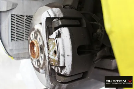 BMW 640d 휠 수리 후 블랙유광 휠 도색 + 레드 캘리퍼 도색 / 용인 처인구