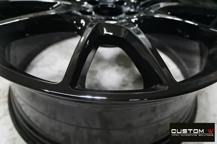 벤츠 GLC43 AMG 휠 상처 수리 후 블랙유광 휠도색 + 카본 세라믹 골드 캘리퍼 도색 / 용인 처인구