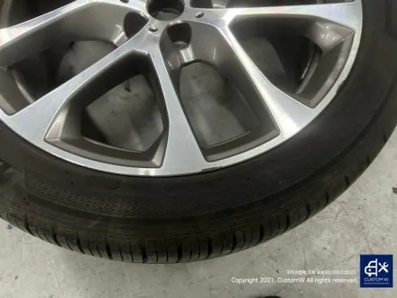 후기글 작성해 주신 고객님의 차량_! BMW G05 X5 45e 휠 상처 수리 후, 블랙 유광 휠도색 그리고 부식 녹 제거 및 방지 블루 캘리퍼 도색 작업까지_! / 용인 처인구