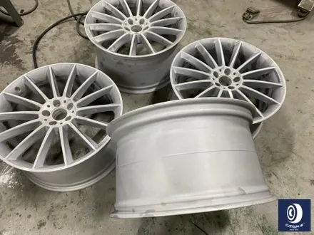 벤츠 GLE450 타 업체 잘못된 수리 도색 이력 / 기존 페인트 제거 (약품 박리) 후, 마차휠 블랙 유광 휠도색 + 레드 캘리퍼 도색 / 용인 처인구