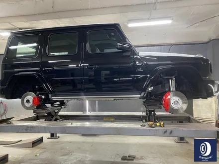 번호판도 장착되지 않은 신차 출고 작업_! / 벤츠 G63AMG 22인치 하이그로시 블랙 (검정 유광) 휠도색 (feat. 센터 휠 캡 주변 부품 모두 포함) / 용인 처인구