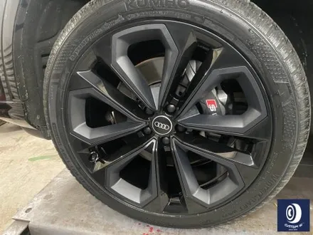 아우디 Q7 55TFSI 플라스틱 커버가 장착된 21인치 휠 블랙 유광 휠도색 + 부식 제거 후, 건메탈 그레이 캘리퍼 도색 / 용인 처인구