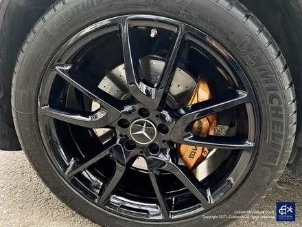 벤츠 GLC43 AMG 휠수리 후 블랙유광 휠도색 + 카본 세라믹 골드 캘리퍼 도색 / 용인 처인구