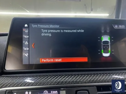 휠 수리 도색 불량 / BMW M4 763M 타 업체 잘못된 휠도색 약품 박리 / 페인트 제거 후, 사틴 블랙 휠 도색 재작업 + 카본 세라믹 골드 캘리퍼 도색 / 용인 처인구