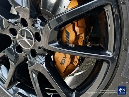 벤츠 GLC43 AMG 휠수리 후 블랙유광 휠도색 + 카본 세라믹 골드 캘리퍼 도색 / 용인 처인구