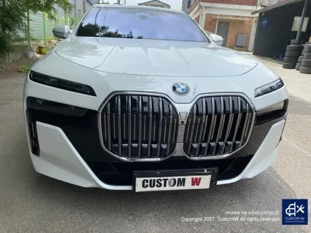 따끈따끈한 신차~(미등록 차량 / 번호판 미장착) BMW G70 740D 블랙 유광 휠 4개+휠 커버 20개 총 24개 도색 +  블루 캘리퍼 도색 / 용인 처인구
