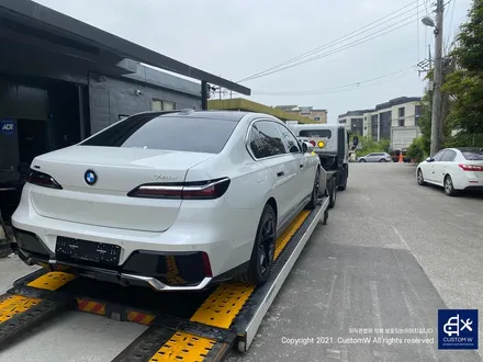 따끈따끈한 신차~(미등록 차량 / 번호판 미장착) BMW G70 740D 블랙 유광 휠 4개+휠 커버 20개 총 24개 도색 +  블루 캘리퍼 도색 / 용인 처인구
