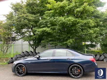 벤츠 W213 E43 AMG 휠 상처 수리 후 사틴 블랙 (무광 검정 / 매트 블랙) 휠 복원 도색 + 카본 세라믹 골드 캘리퍼 도색 / 용인 처인구