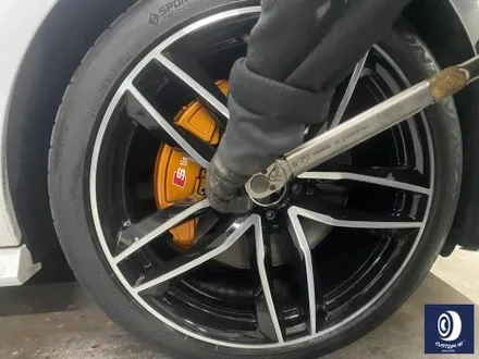 아우디 A7 50TFSI 20인치 다이아몬드 커팅 가공을 이용한 블랙 폴리시 커스텀 투톤 휠도색 + 심각한 부식 제거 후, 카본 세라믹 골드(오렌지 골드) 캘리퍼 도색 작업까지_! / 용인 처인구