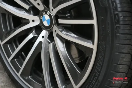 휠도색, 다이아몬드컷팅 휠수리로 건메탈 폴리쉬 형태로 휠체인지! BMW550I 휠 작업기. / 용인 처인구