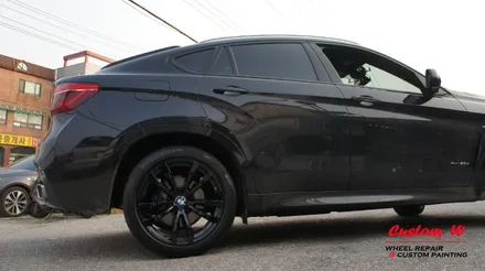 100주년을 기념해서 나온 BMW X6 30D 한정 모델의 블랙 휠도색과 블루 캘리퍼도색. / 용인 처인구