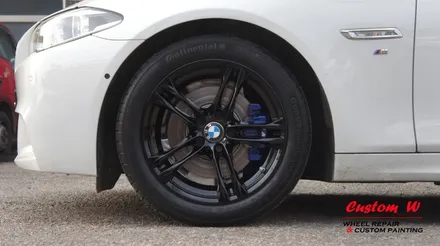 블랙 휠도색과 블루 캘리퍼도색 조합으로 BMW 520D M 에어로 다이나믹프로를 더 새롭게 변화시키다. / 용인 처인구