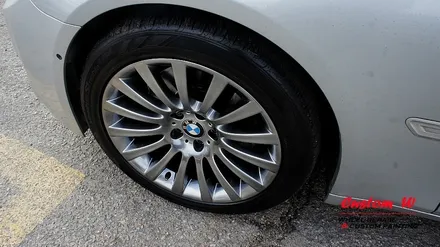 F바디도 여전히 건재한 BMW 7시리즈 차량의 19인치 휠 상처수리 후 고스트크롬 휠도색. / 용인 처인구