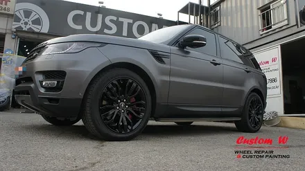 2017년형 레인지로버 스포츠(Range rover sport) 다이나믹 버젼 휠을 더욱 다이나믹하게 블랙유광으로 휠도색. / 용인 처인구