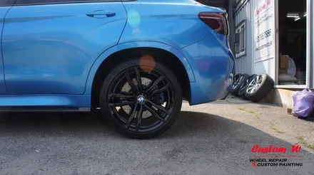 커스텀W를 찾아온 헤비급이지만 M! BMW X6M 차량의 블랙유광 휠도색. / 용인 처인구